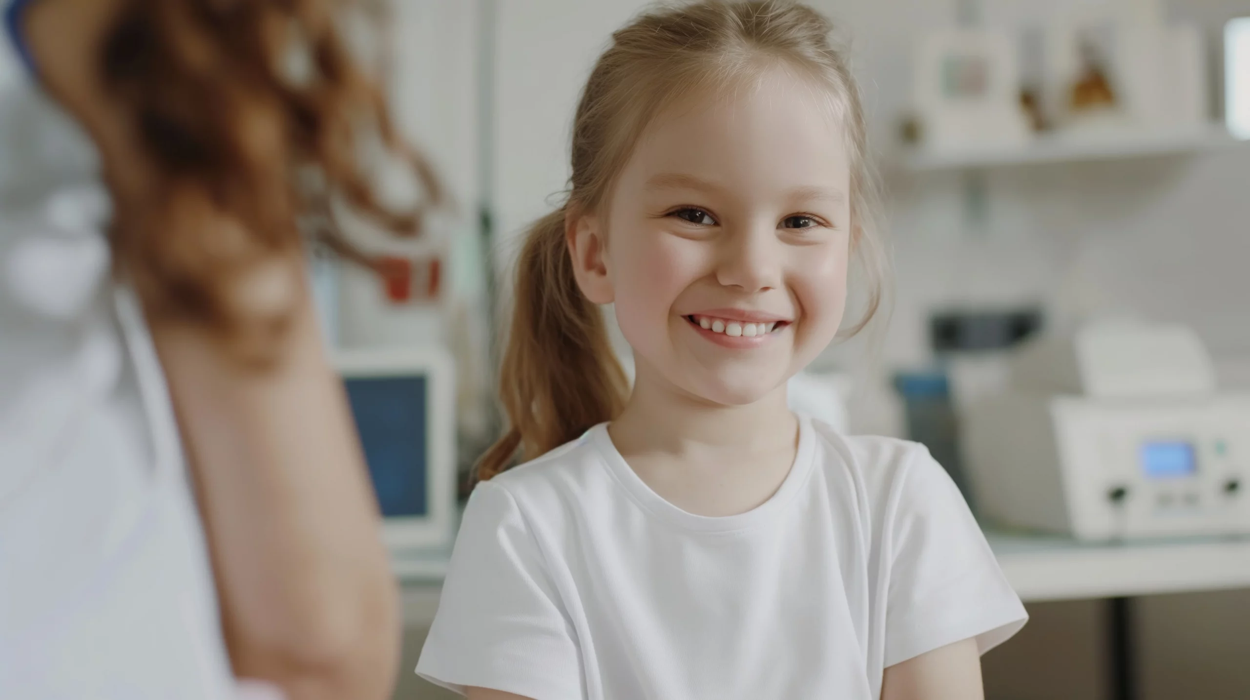 Kind bei einer kieferorthopädischen Untersuchung – wann sollte mein Kind zum Kieferorthopäden?